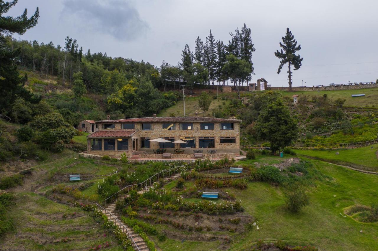 Hotel Refugio Pozo Azul Aquitania Exterior photo